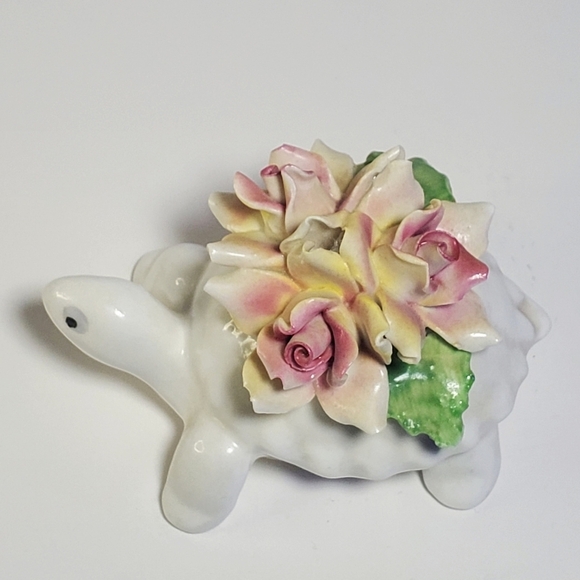 Vintage Raybur Staffordshire England Bone China Figurine Turtle with Roses EUC - Picture 7 of 10